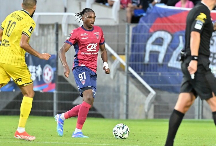 世界杯手机高清观看平台-记者：若雅凯转会切尔西，雷恩有意引进克雷斯韦尔作为替代