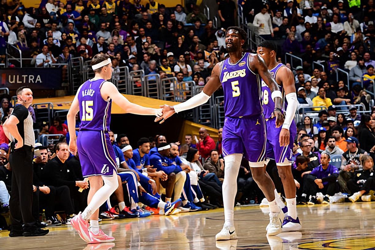 世界杯赛事直播app官网下载-被恩比德各种打爆！湖人先发中锋突然间在防守端失去了自信心？